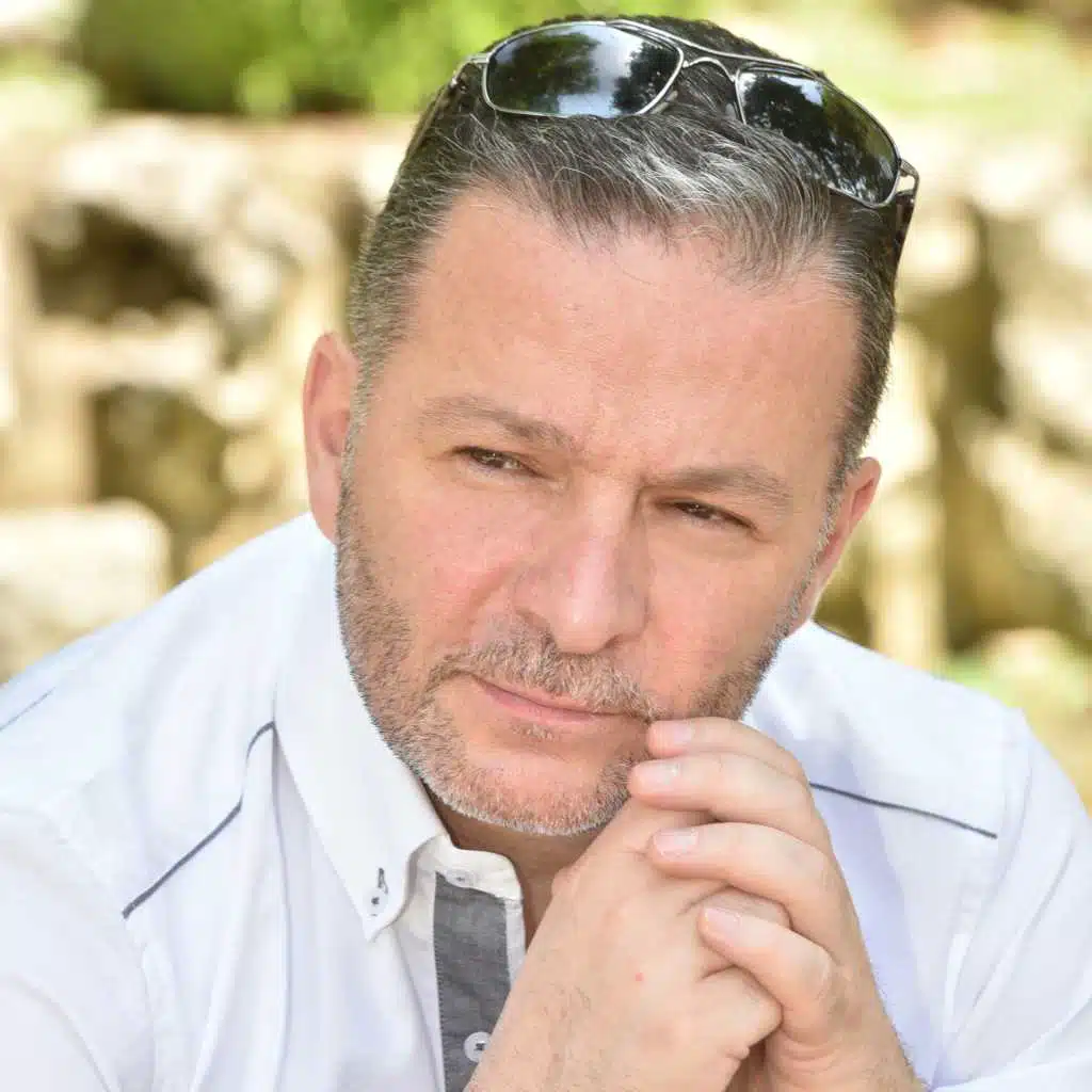 مش قادر عيش