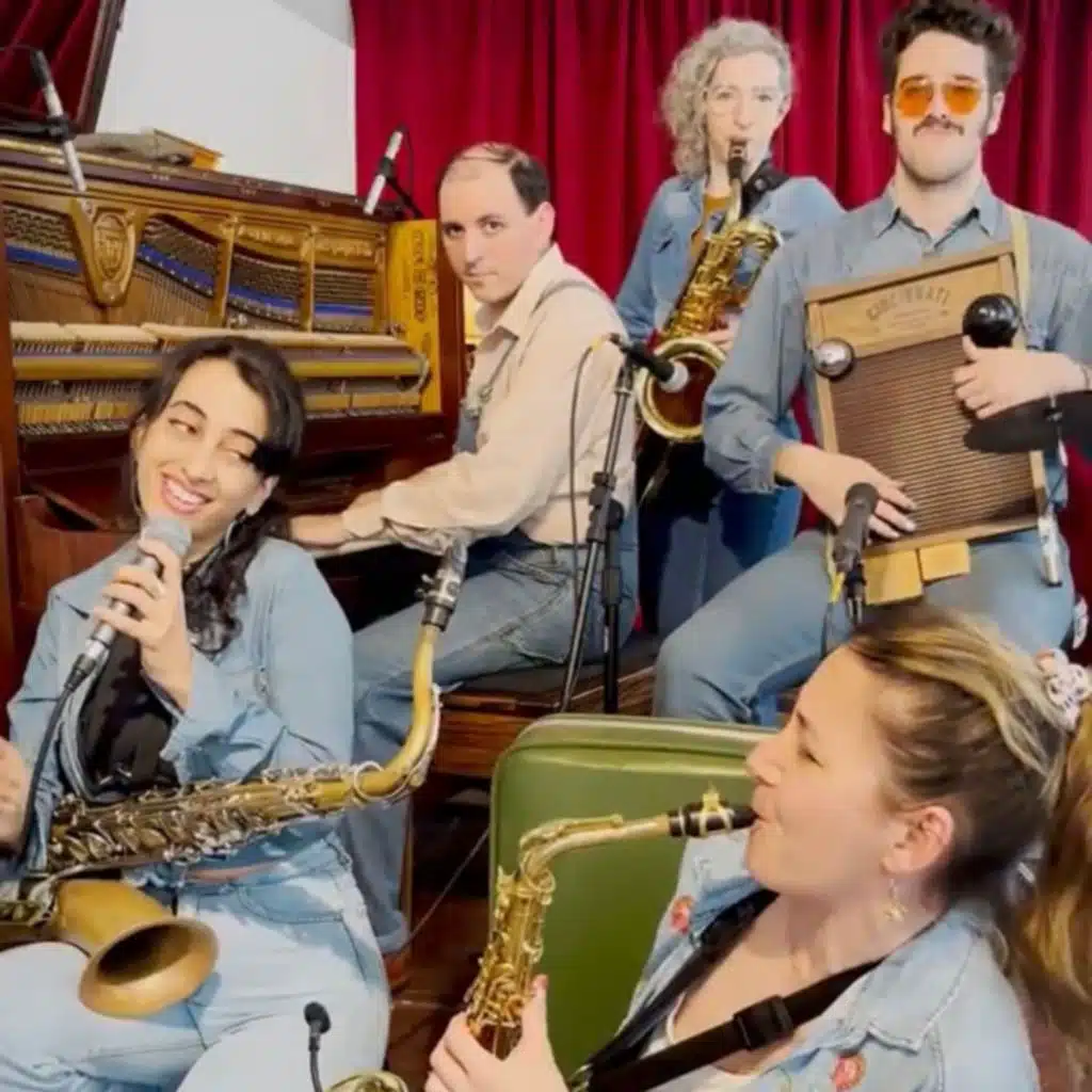 Stand by me (feat. Michelle Bliman, Lucho Pellegrini, Lucas Ferrari, Yamile Burich & Valeria Krumecadyk)