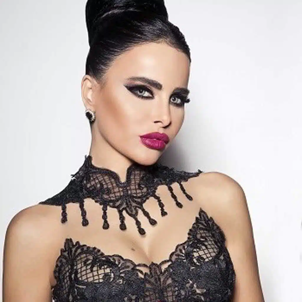 مش هبكي (أغنية فيلم سطو مثلث )