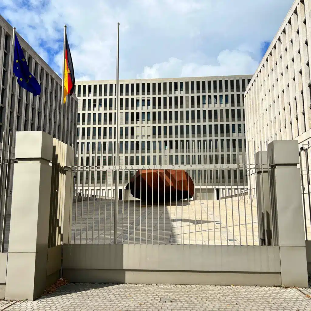 Spionageverdacht - Prozess gegen hochrangigen BND-Mitarbeiter beginnt