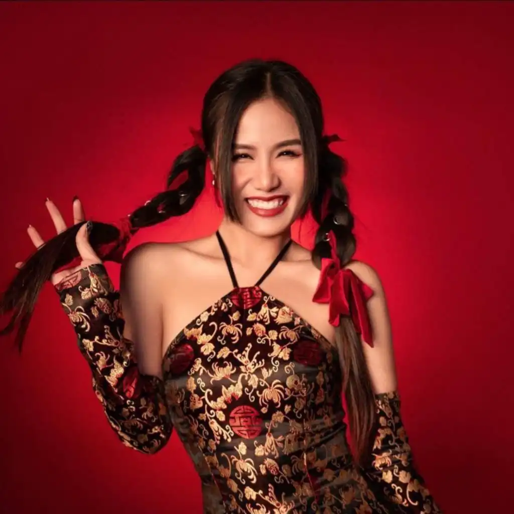 Như Thùy Remix: Bay Giữa Ngân Hà