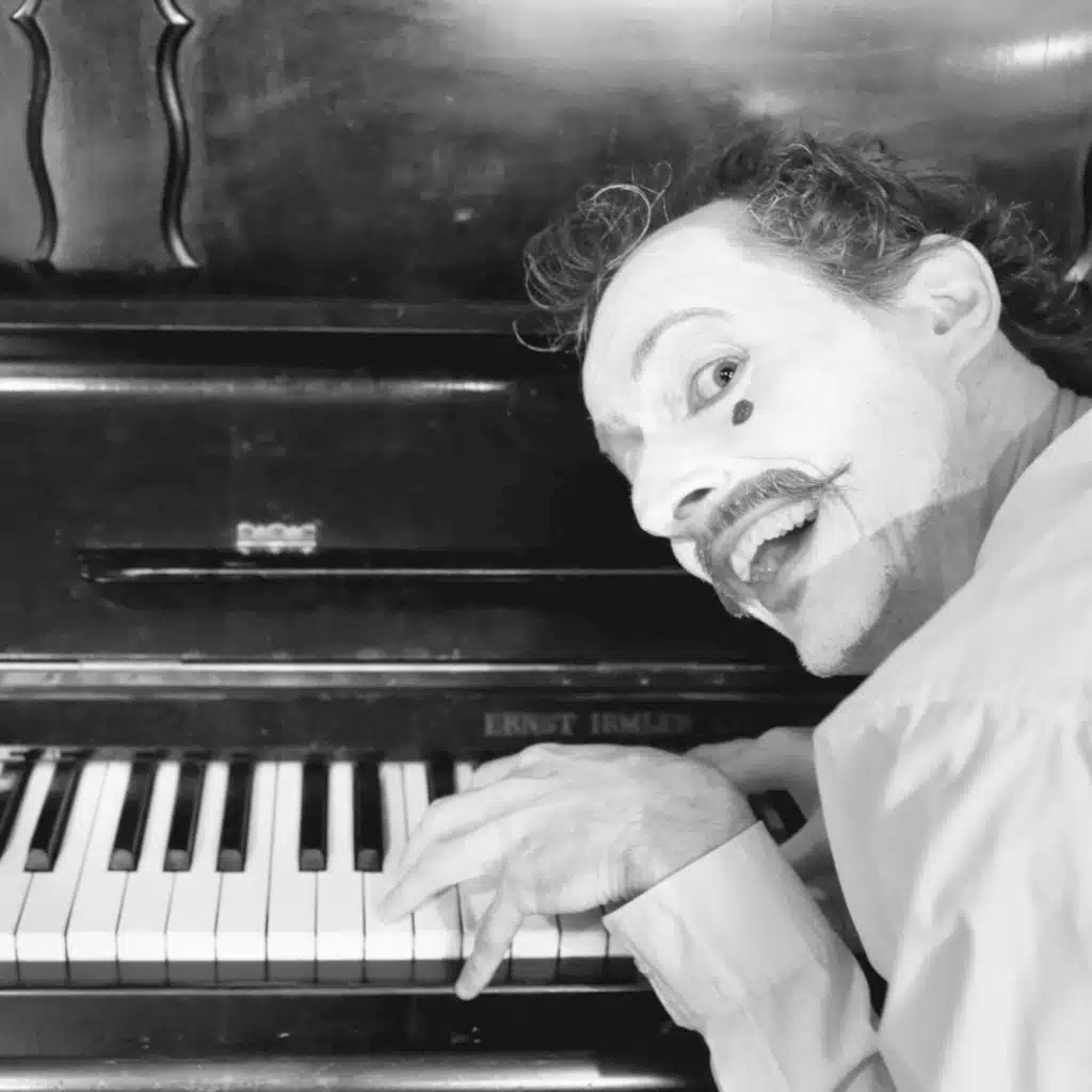 Clown Plays Dixeland