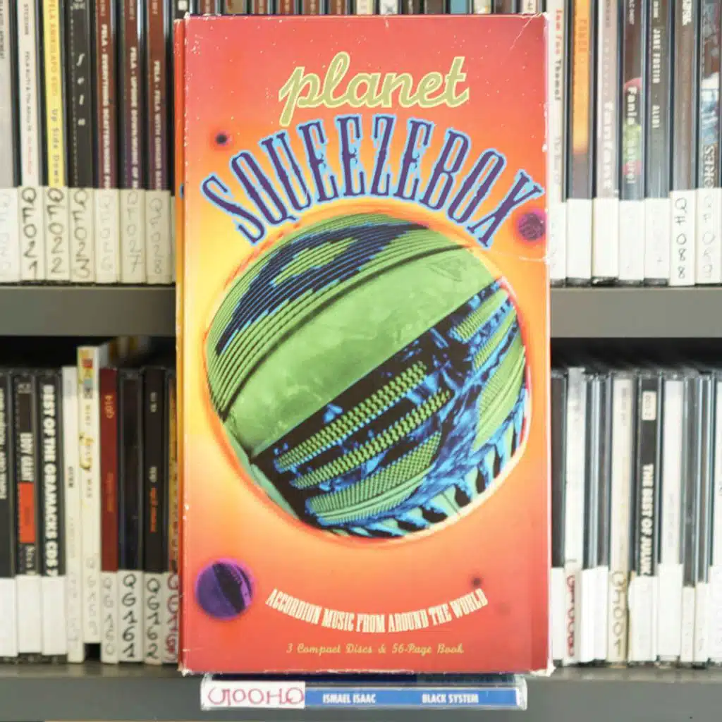 Un disque au hasard ? “Planet Squeezebox ” un coffret du label Elipsis Arts dédié à l’accordéon 