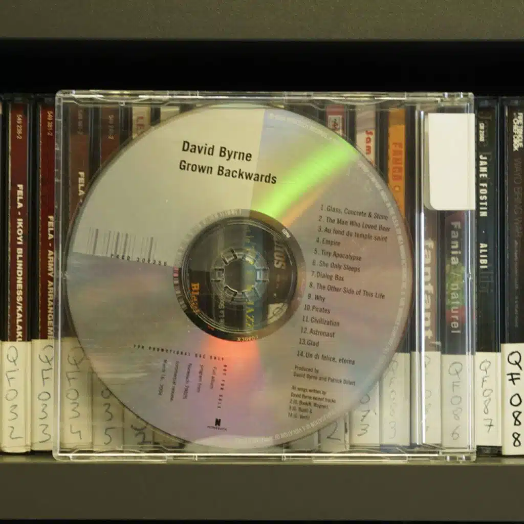 Un disque au hasard ? “Grown Backwards” de David Byrne 