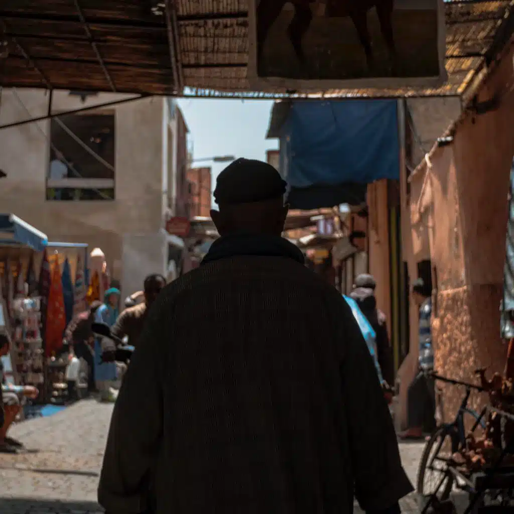 المرأة التي تخرج من علاقة ولا تتفحصُ الحسابات الاجتماعية لشريكها العاطفي السابق لمّا تُخلق بعدُ