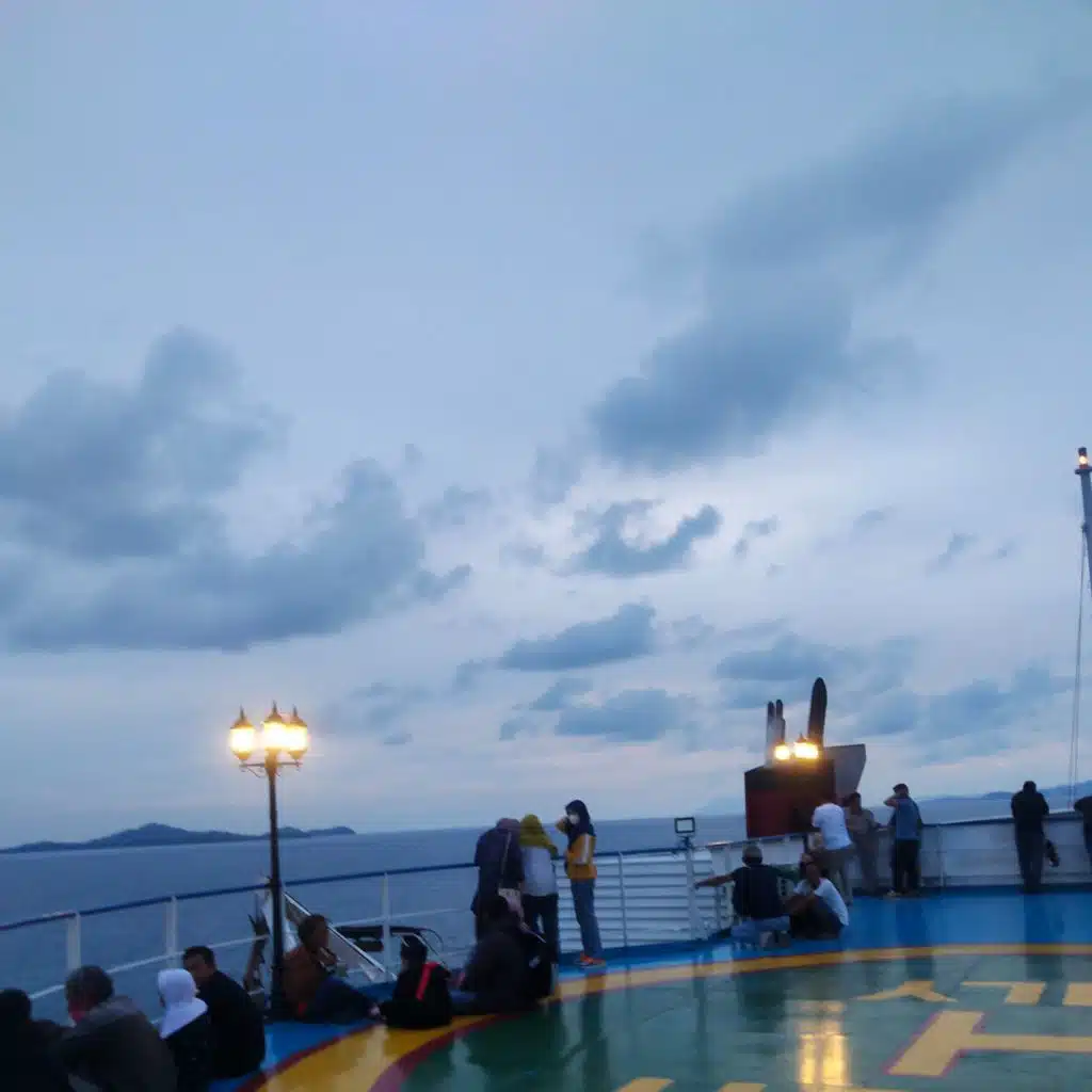 Yasir Lana (feat. AGLATIEF)