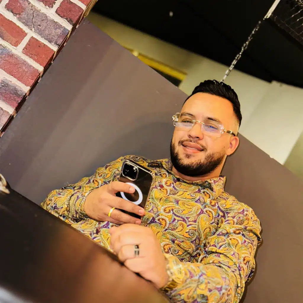 شابيبة رهي زادمة (feat. Manini Sahar)