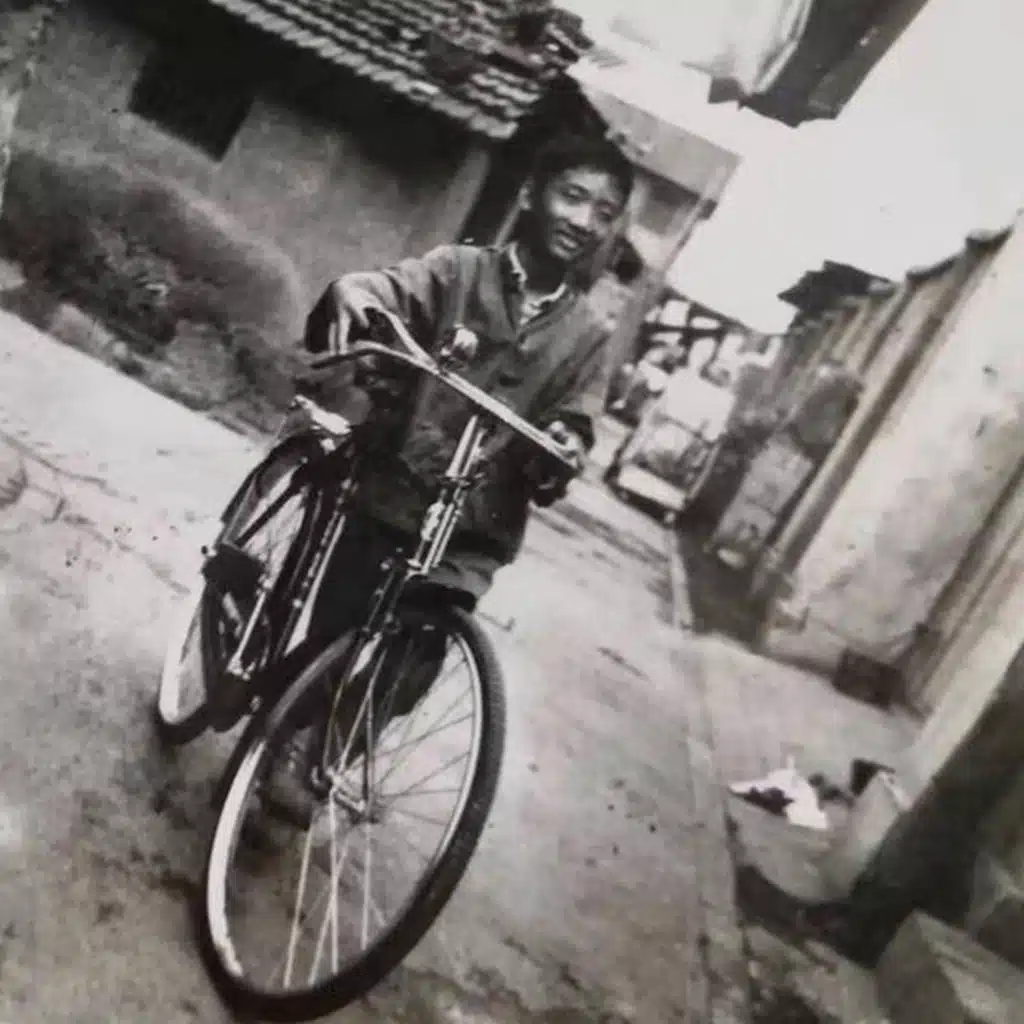 E780.请回答1960s：我们长大那会儿，弄堂里有一百张嘴和两百个耳朵