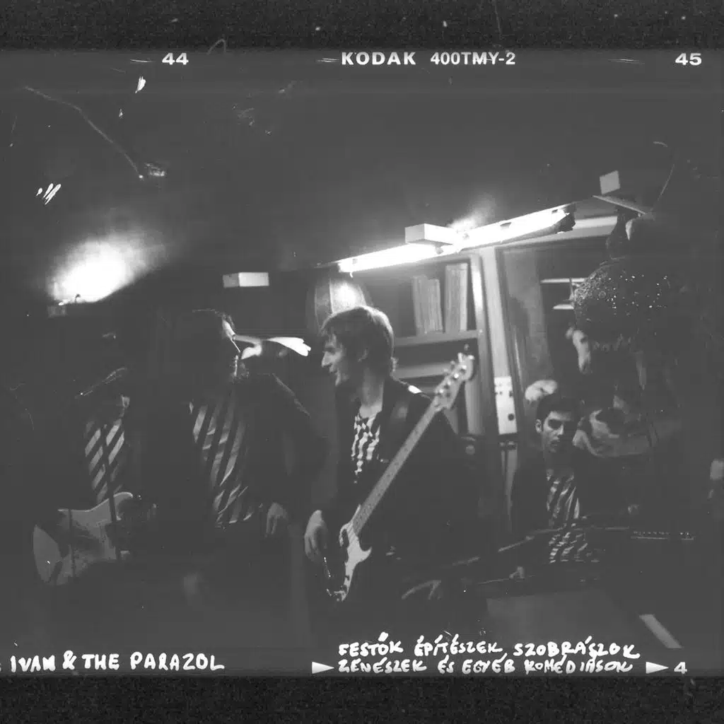 Festők Építészek Szobrászok Zenészek És Egyéb Komédiások