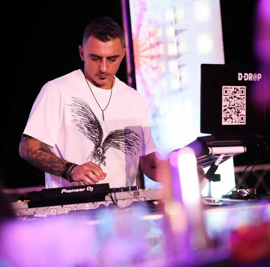 دي جي -  دي دروب