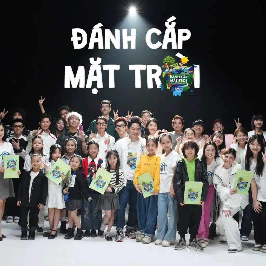 Đánh Cắp Mặt Trời (feat. Tùng Dương, Hồng Nhung, Trung Quân, Phương Mỹ Chi, Erik, Dương Hoàng Yến, Bùi Công Nam, Orange, Emily, Trang Pháp, Dương Trường Giang, Kay Trần, PiaLinh, Quốc Thiên, Hoàng Tôn, Ali Hoàng Dương, Đinh Ứng Phi Trường, Lâm Phúc, Gia Khiêm, Bảo An, Tuấn Cry, Ngọc Việt Idol, Na Ng