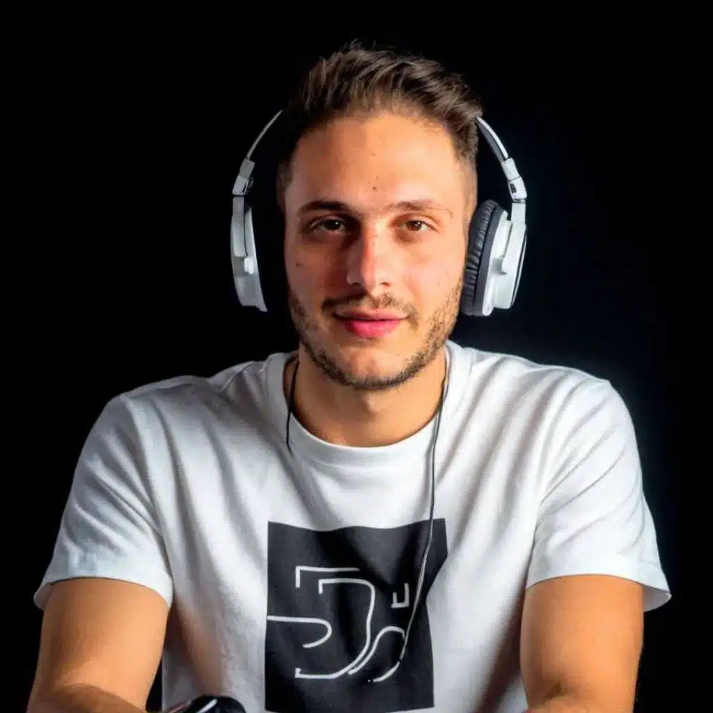 دي جي خليل نحات