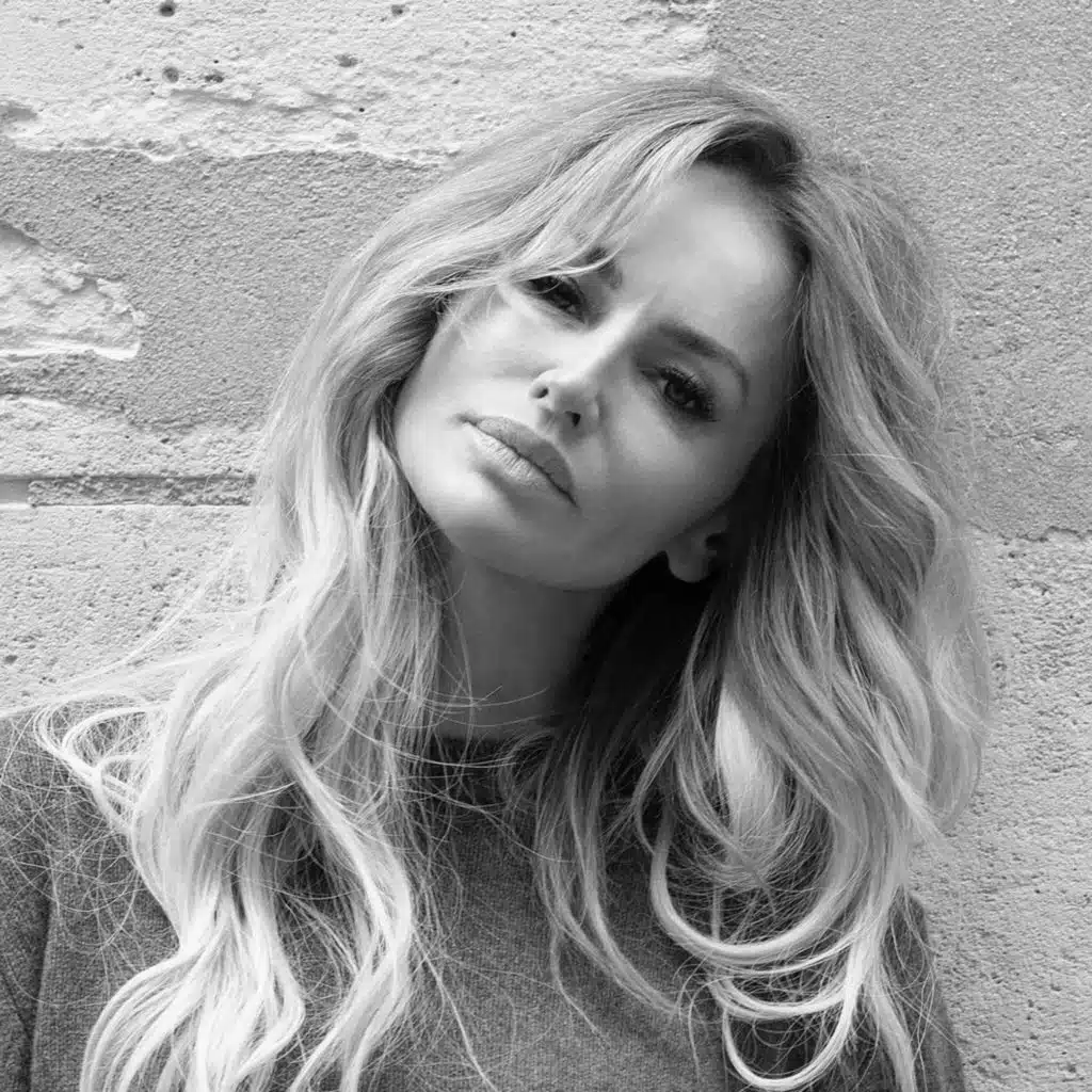 Suivre sa destinée et être libre avec Adriana Karembeu