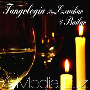 A Media Luz (Tangología Para Escuchar y Bailar)
