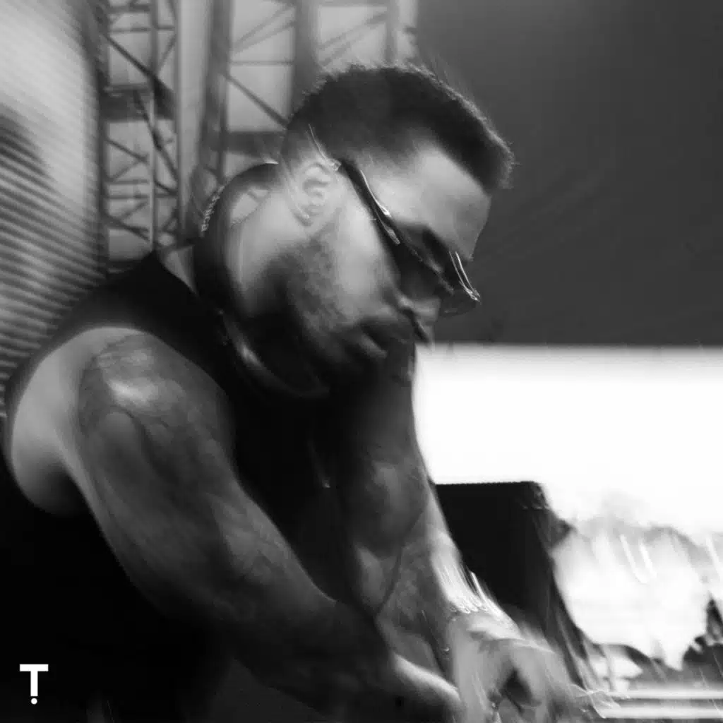 TroyBoi & Guaynaa