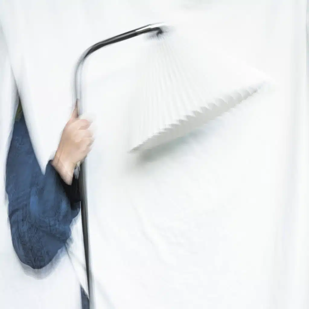 Papirfoldede standerlampe