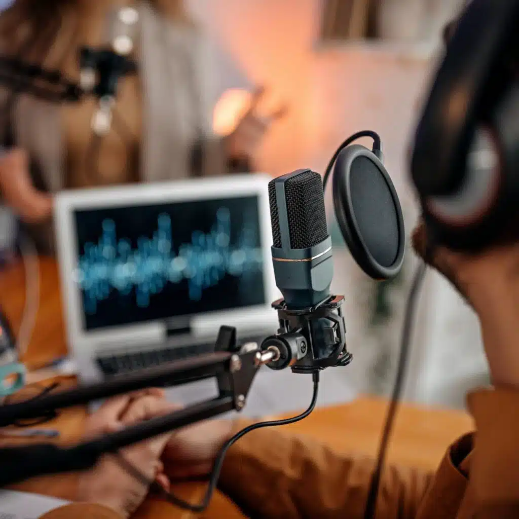 Podcasttipps mit Ilona Hartmann - "Cui Bono - Staffel 2", "Der Kultpodcast" und "Polyester Podcast"