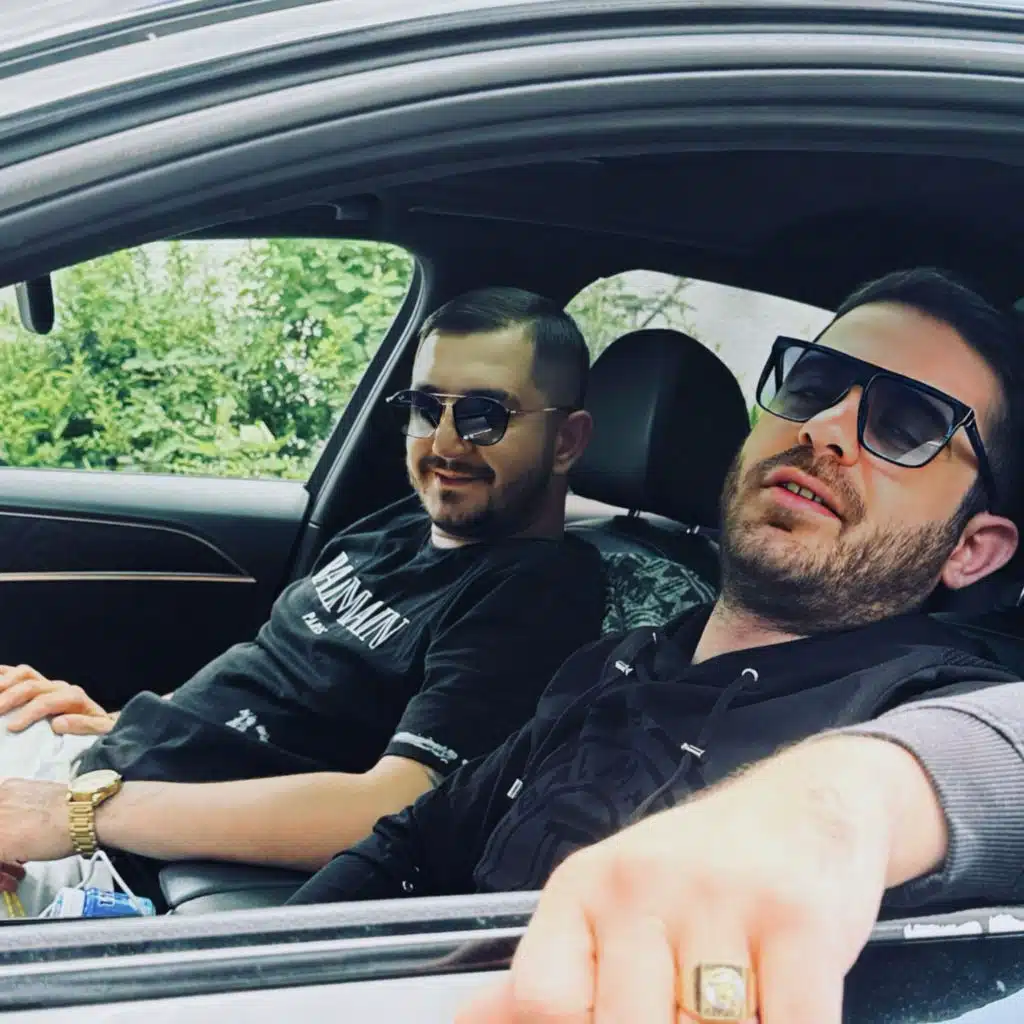 Bir Telefon Aç (feat. Özgür Kaplan)