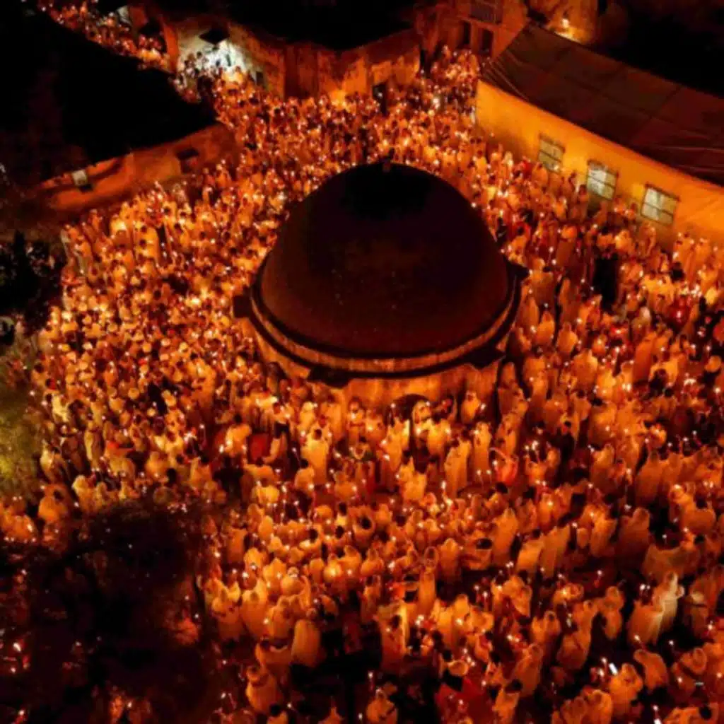 احد القيامة: النور المقدس