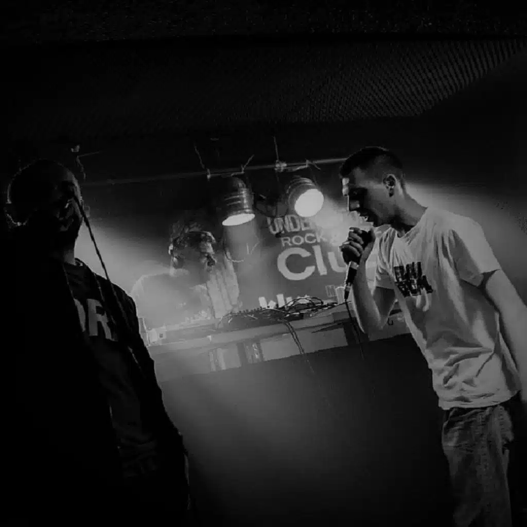 Divlji Istok (feat. Adel & Scena)