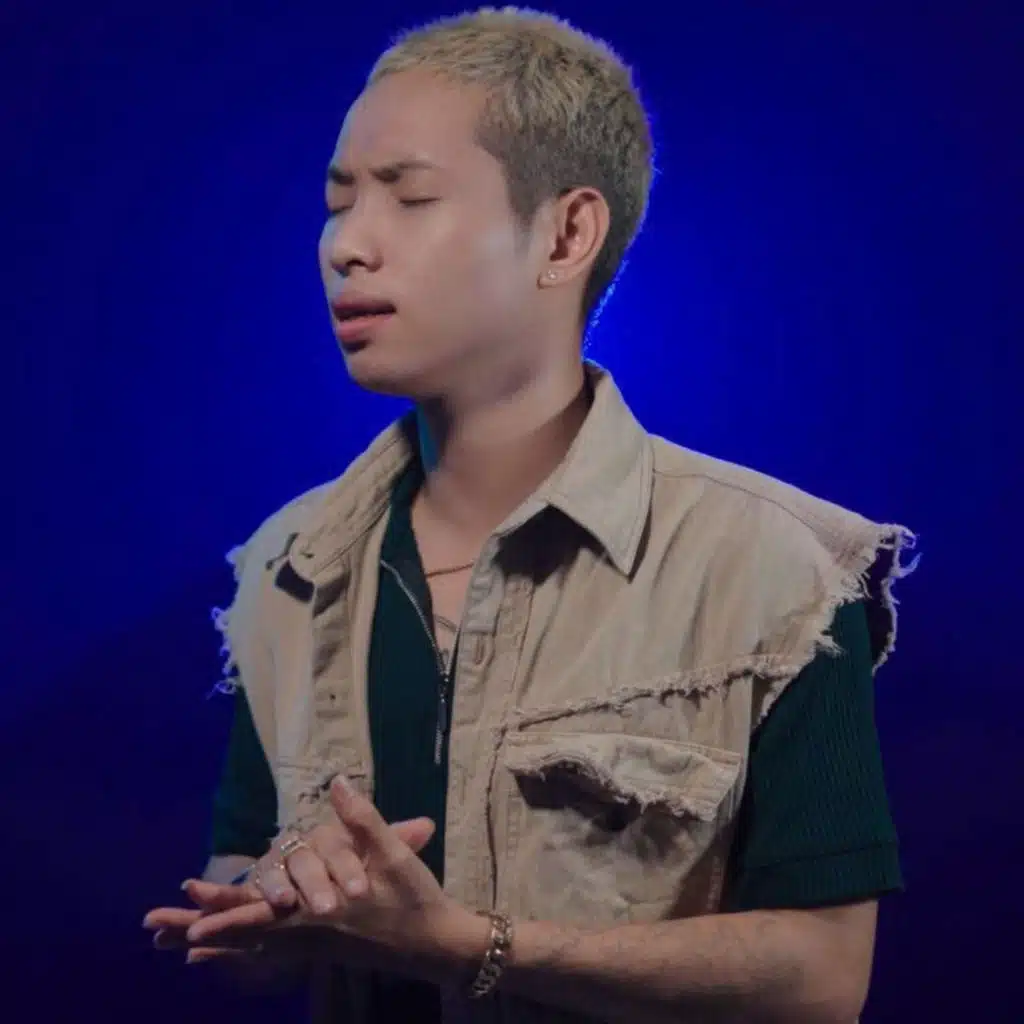 Khóc Bằng Nụ Cười