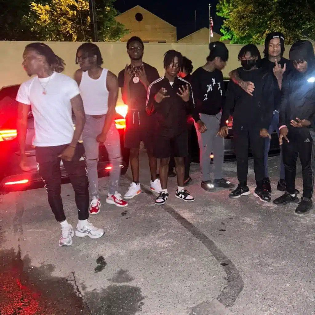 End Of Discussion (feat. B.DOT, Die400 & Baggz)