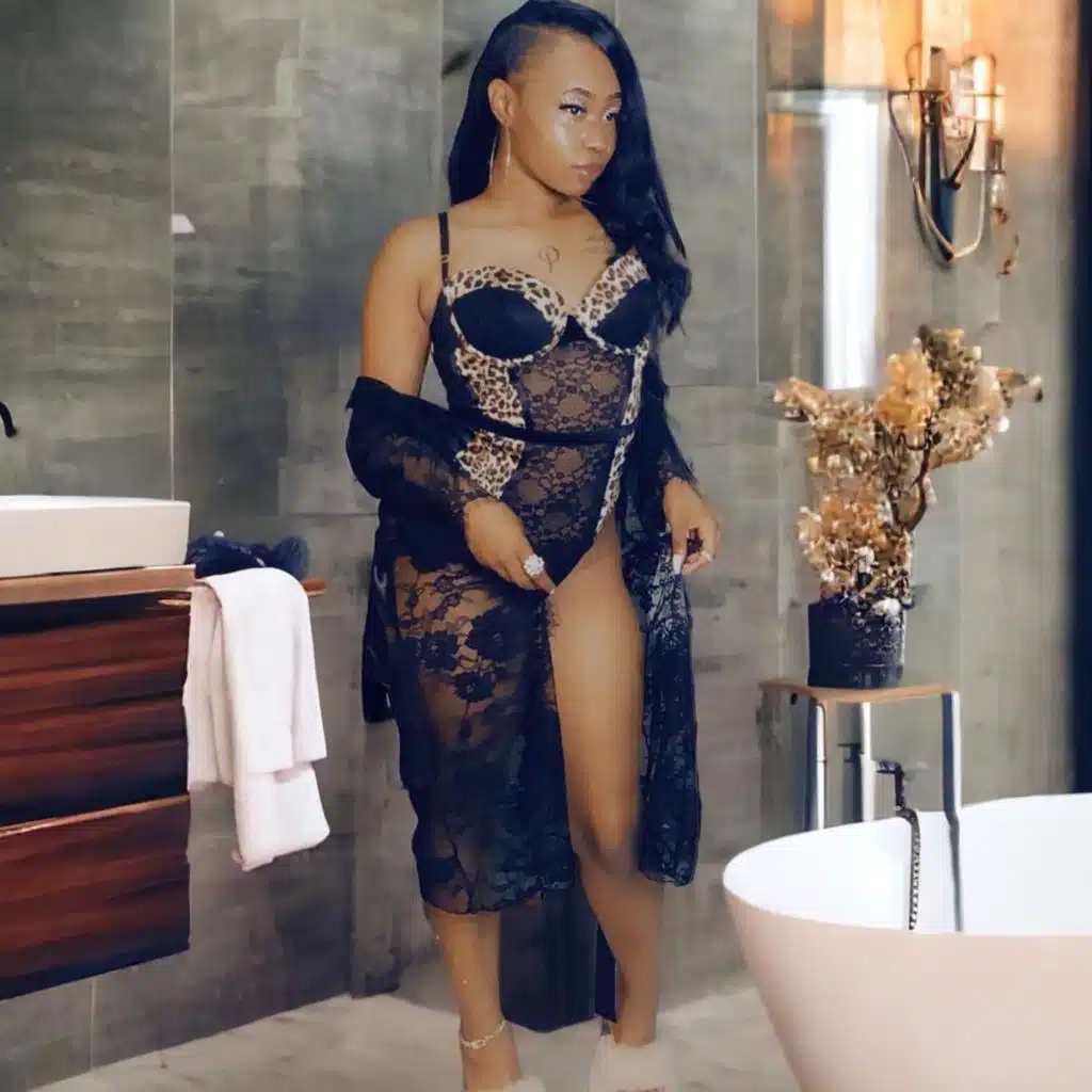 JEMETYEESE holds nothing back inside the House of Hits Studio