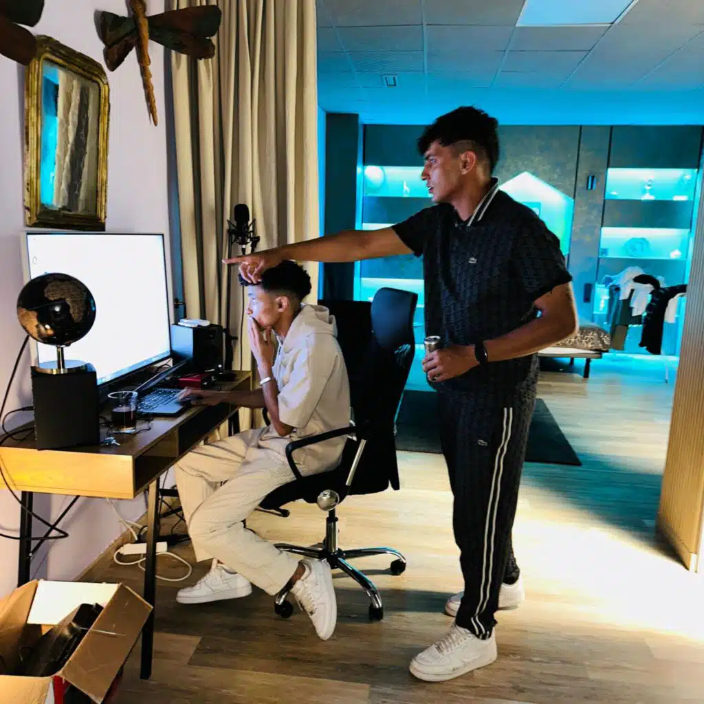 Jawi behi (feat. El Ayo)