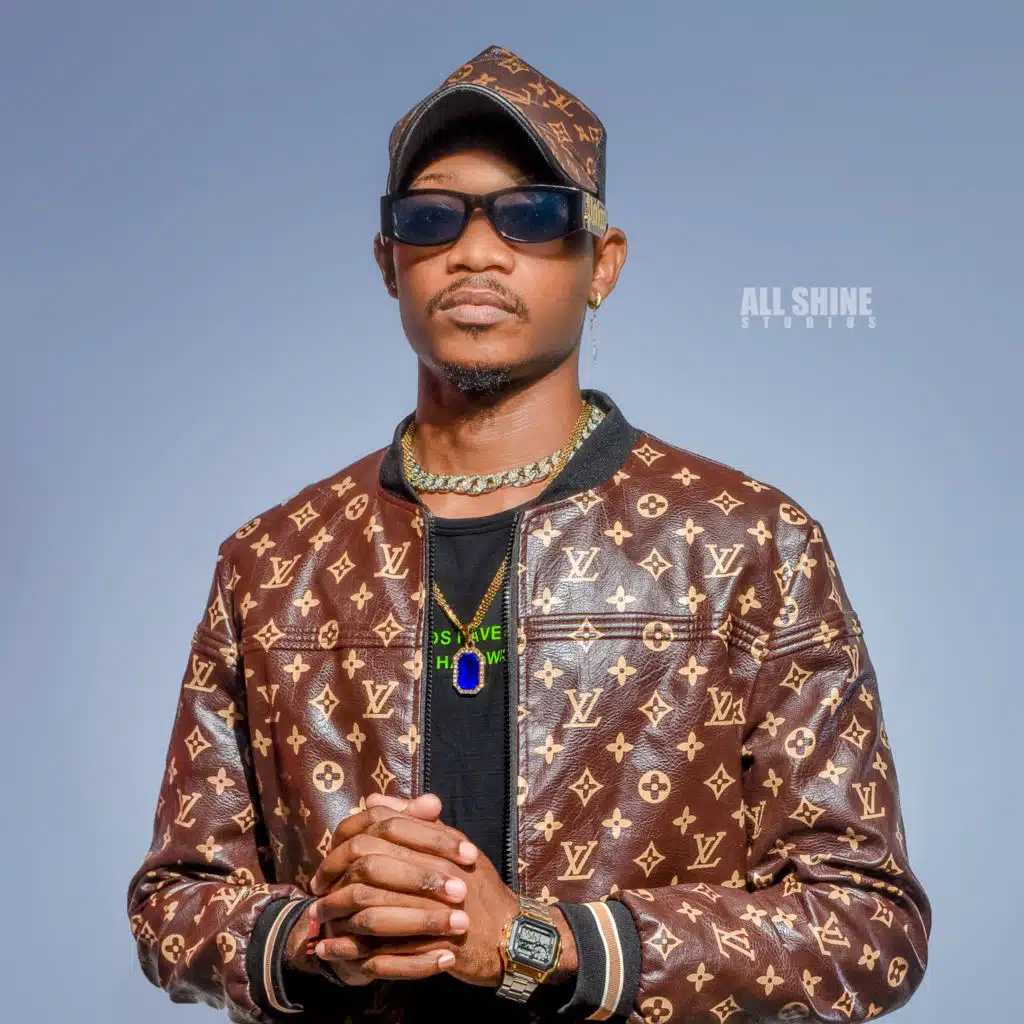 Tá Doer (feat. Bobby Stiviandro)