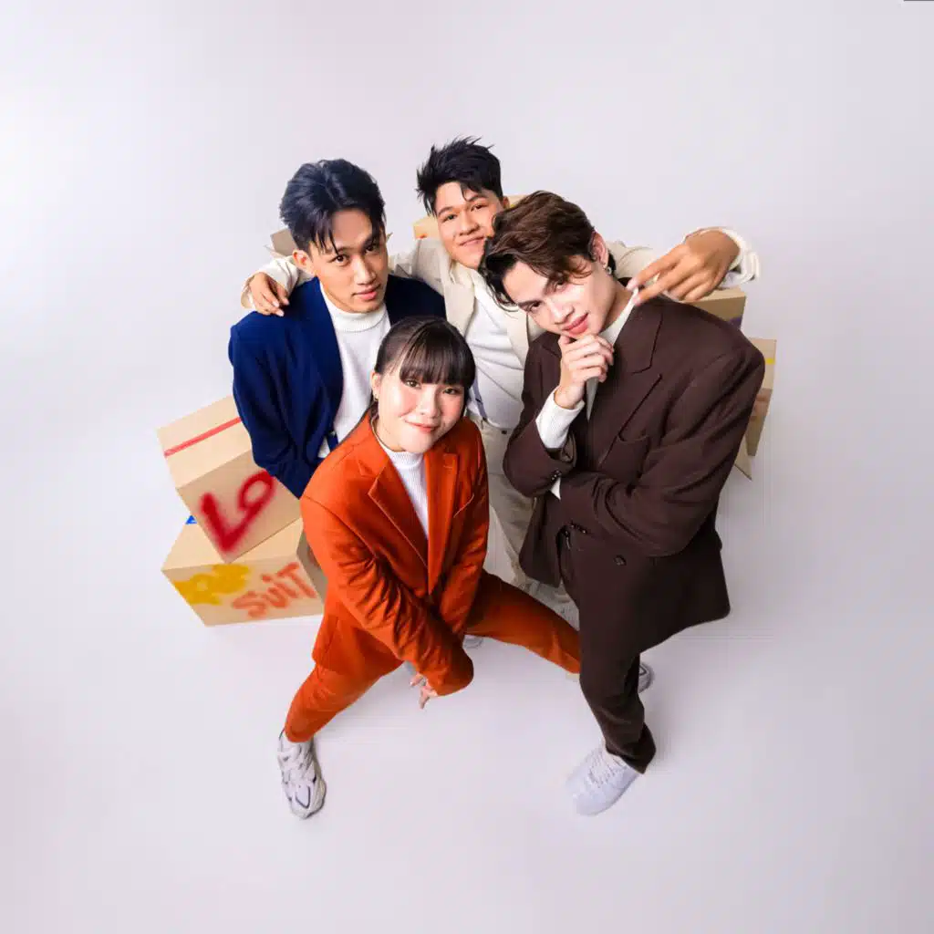 รีวิวแฟน (feat. VARINZ, Kanom, Nonny9 & Z TRIP)