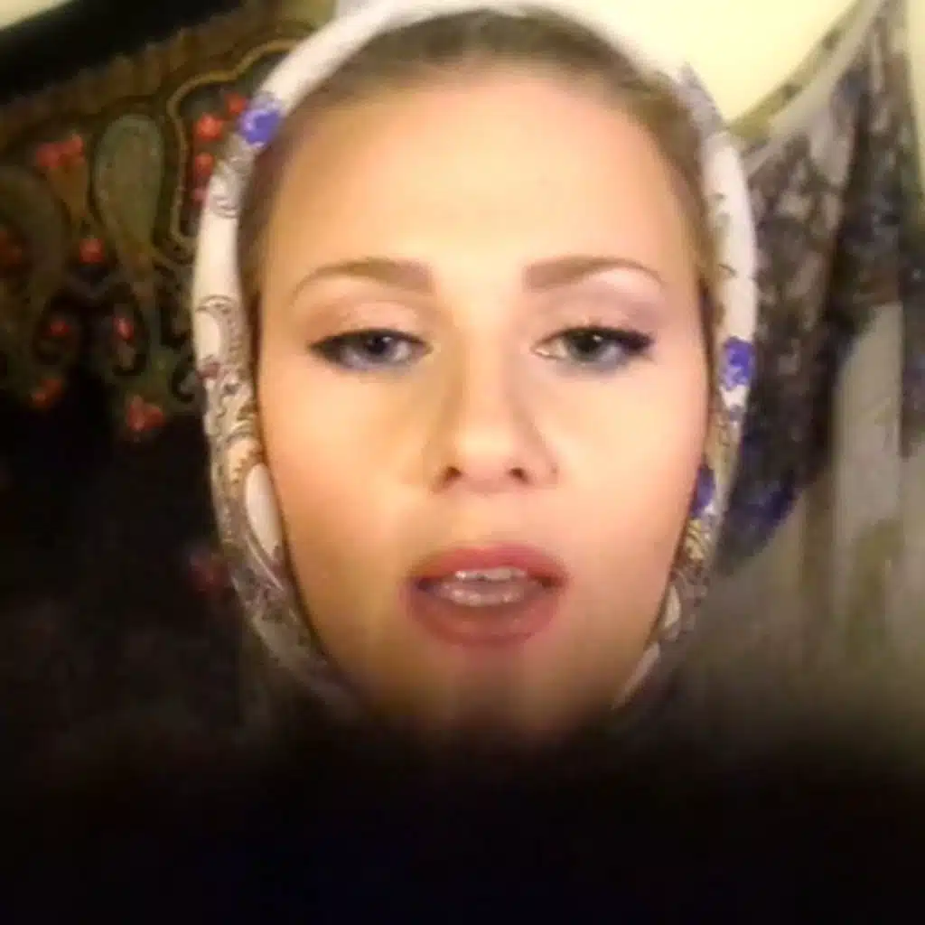 ♥(*^.^) Russian Doll 'Matryoshka' Does Your MakeUp Best♥ ASMR Role Play / Soft Spoken / Ear-toEar