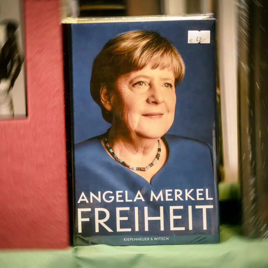Lakonisch Elegant trifft 54books - Die ganze Wahrheit über Angela Merkel