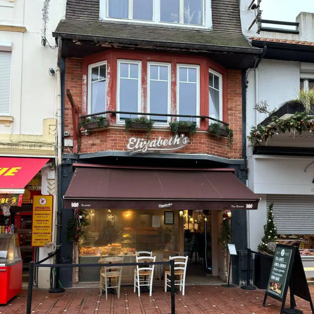 Chez Elizabeth's. (Intermediate French Stories)