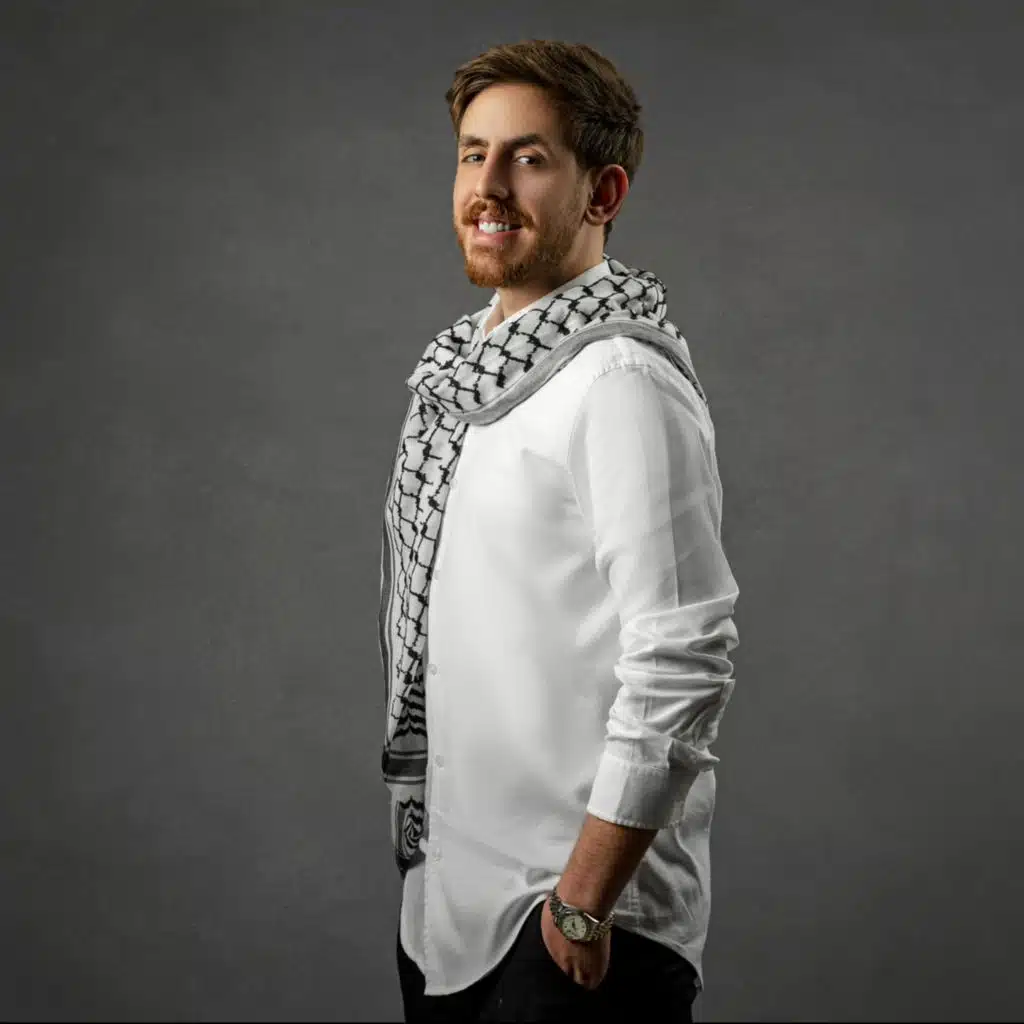 ارفع راسك فوق