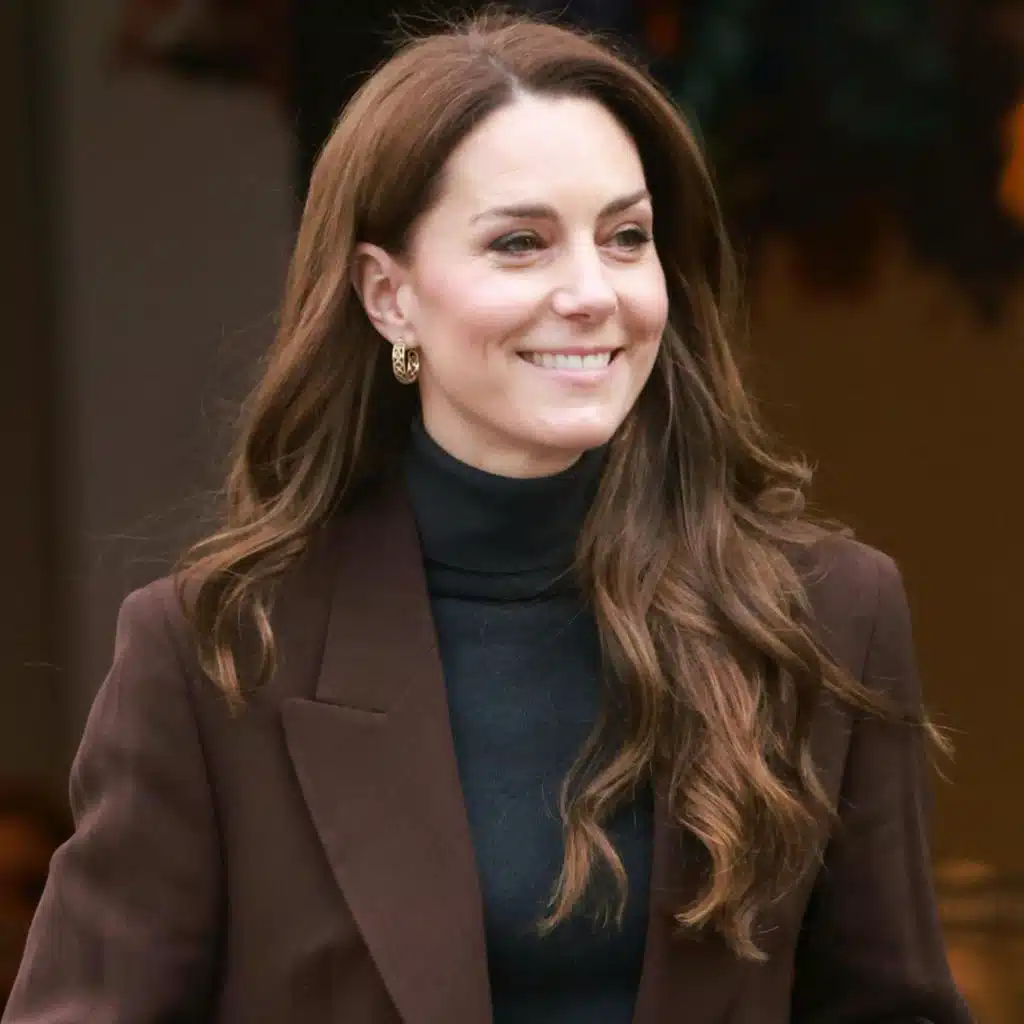Kate’s picture perfect school day out - and passports at the ready