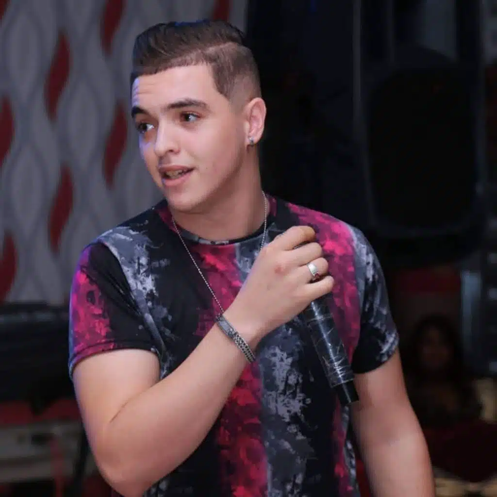 Denya Bezaaf Daretni