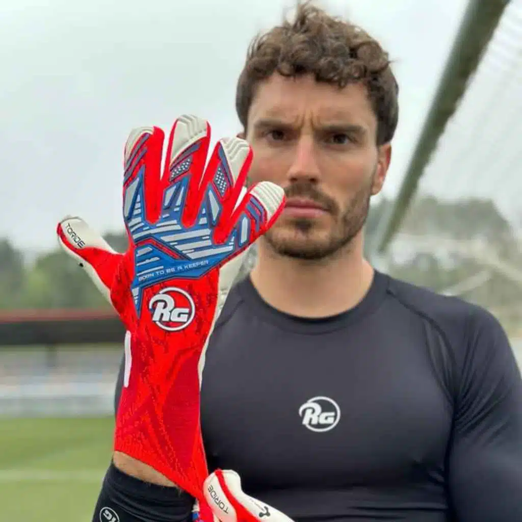 Pourquoi les gardiens portent des gants ?