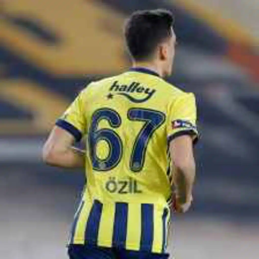 Pourquoi Mesut Özil portait le numéro 67 à Fenerbahce ?