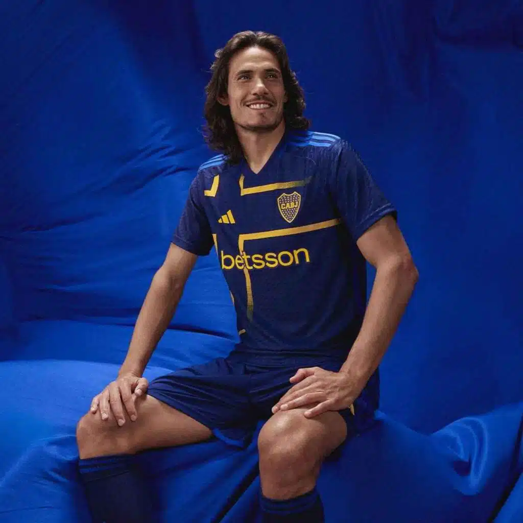 Pourquoi le drapeau de la Suède apparaît sur le maillot de Boca Juniors ?