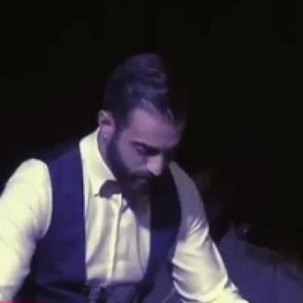 لما بدا يتثنى