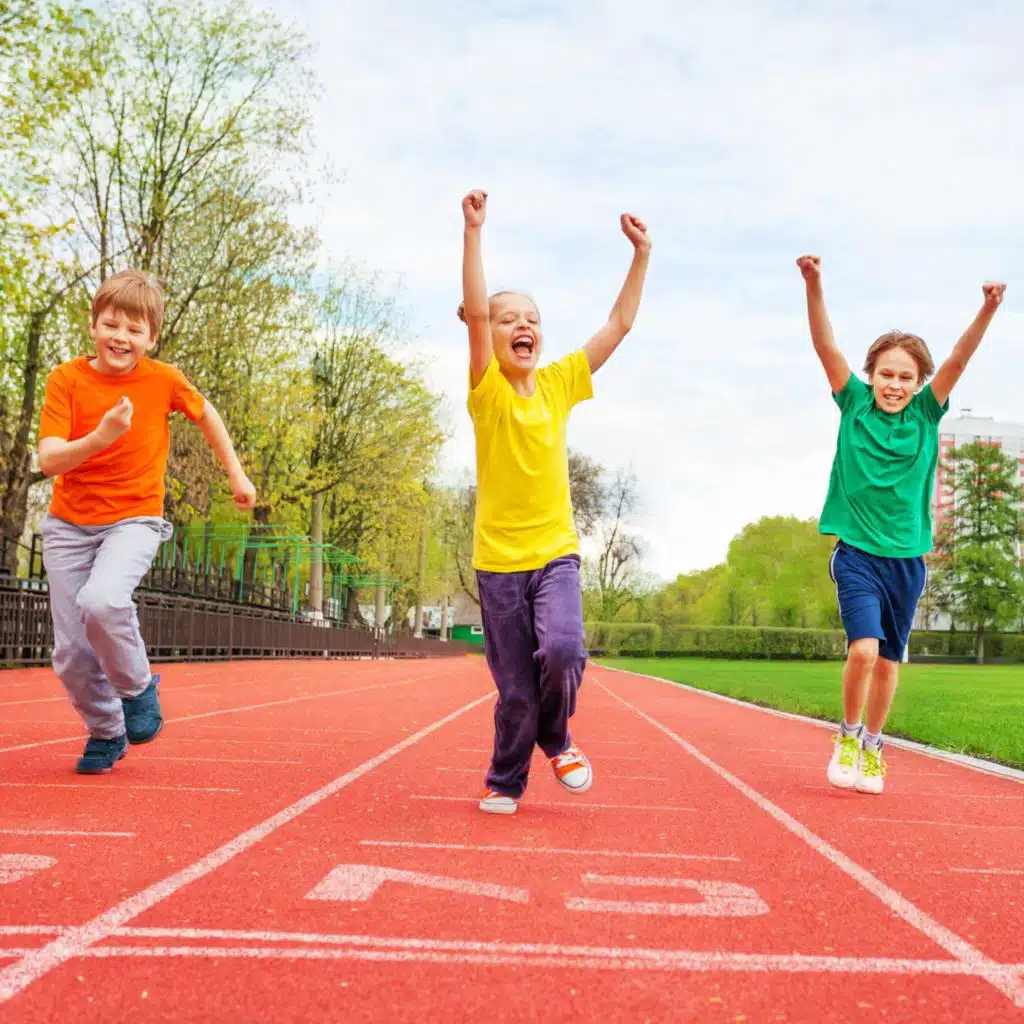 Drei Freunde retten ihre Schule | Hörbuch ab 7 Jahren