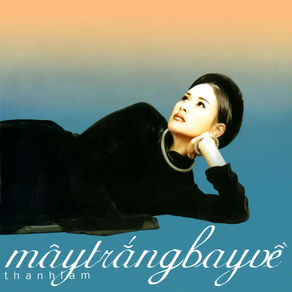 mây trắng bay về