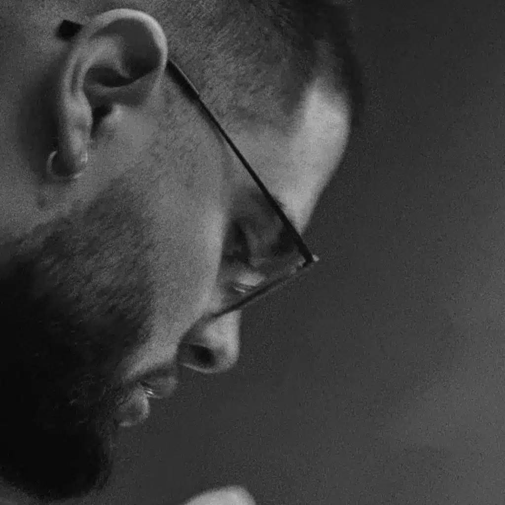 Gigantes (feat. Henry & The Light)