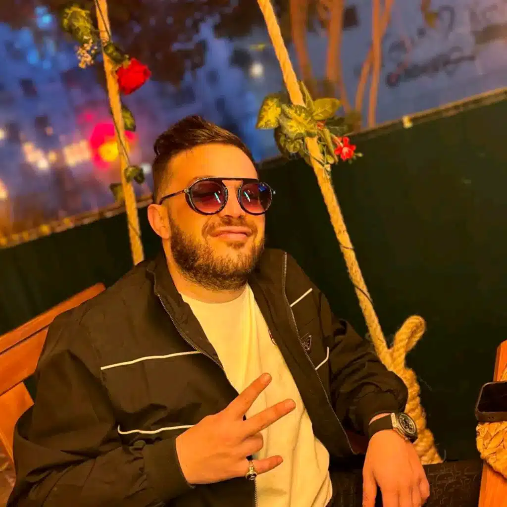 تعجبني راسي و راسها