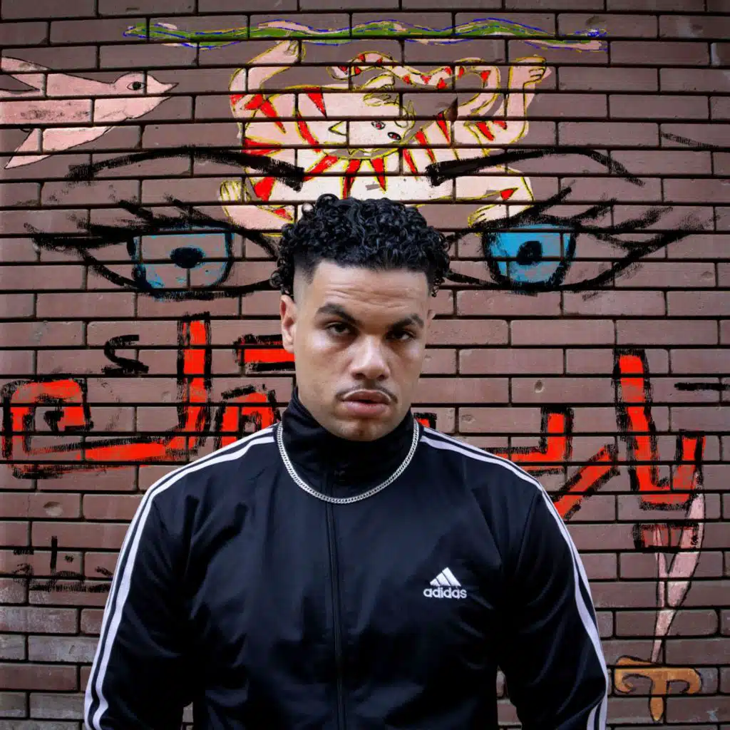 انا عايش وسط مدمنين