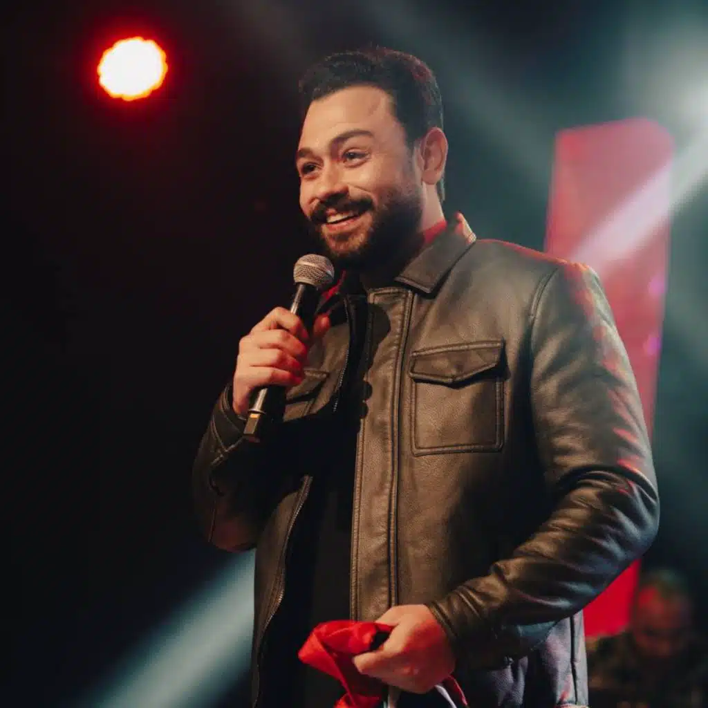 الونيس مايليق بالحب