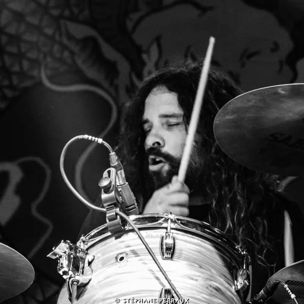 TODD PICKETT batteur de THE KILL DEVIL HILLS / AUSTRALIE / BINIC FOLKS BLUES FESTIVAL 2024