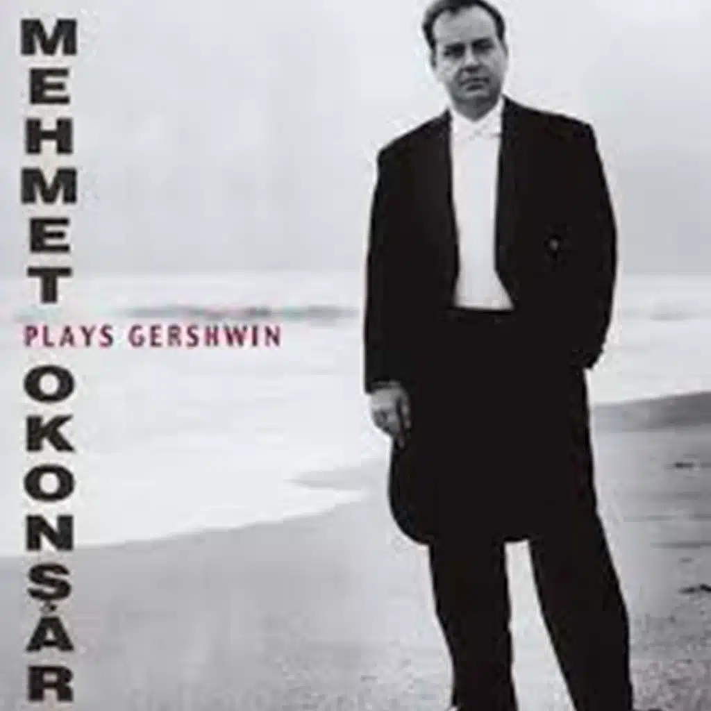 Plays Gershwin