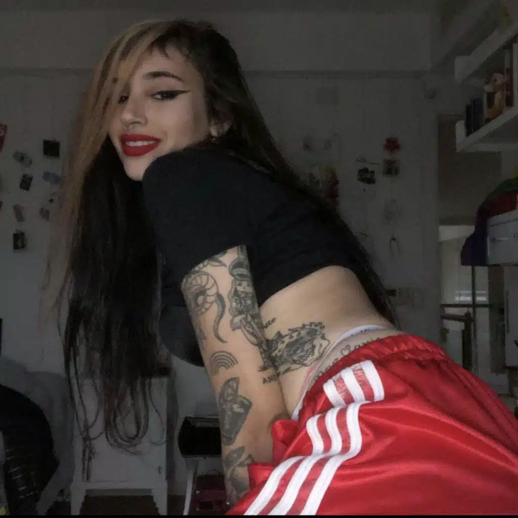 COMPLETAMENTE INESTABLE (feat. MEMPHIS GARQUET 101)