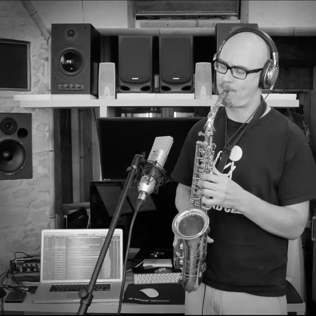 U2 - With or Without You (Syntheticsax cover version)
